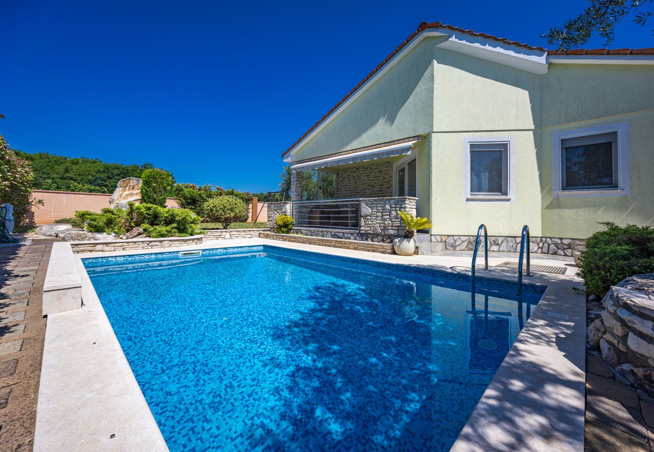 Villa in Marcana - Villa Sole Istria near Pula for 7 people with jacuzzi and children playground