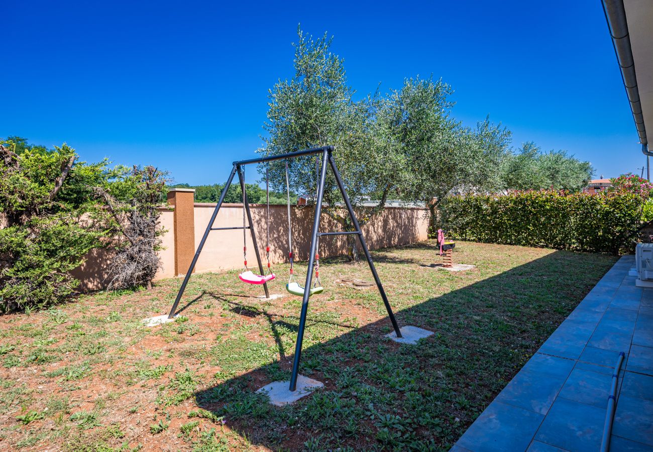 Villa in Marcana - Villa Sole Istria near Pula for 7 people with jacuzzi and children playground
