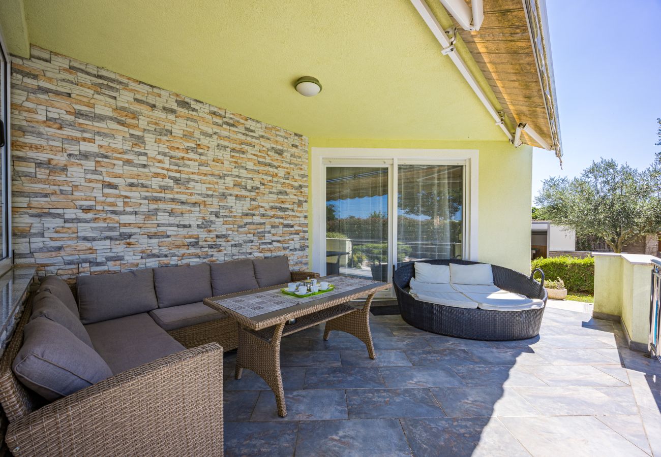 Villa in Marcana - Villa Sole Istria near Pula for 7 people with jacuzzi and children playground