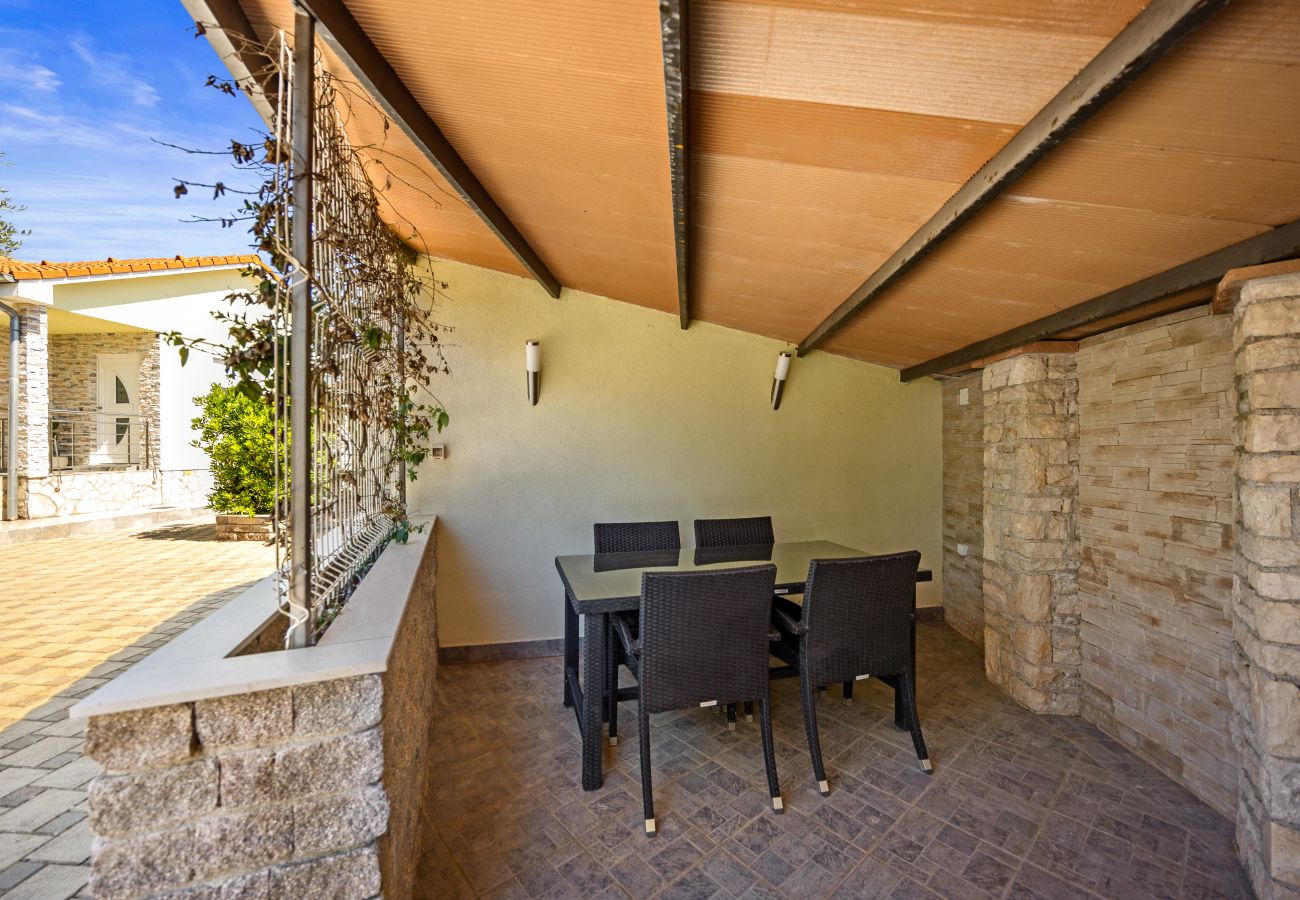 Villa in Marcana - Villa Sole Istria near Pula for 7 people with jacuzzi and children playground