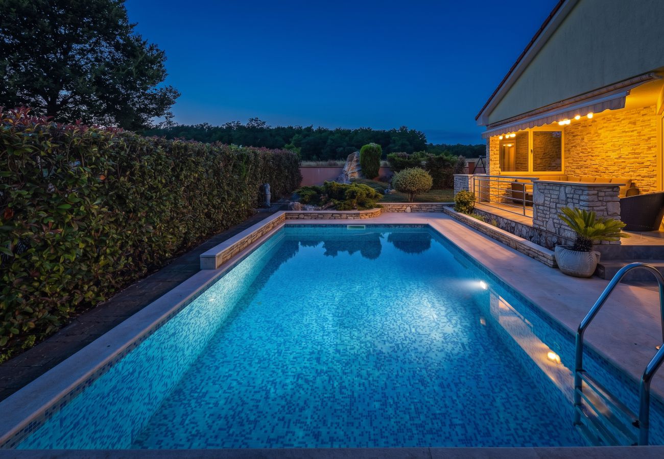 Villa in Marcana - Villa Sole Istria near Pula for 7 people with jacuzzi and children playground
