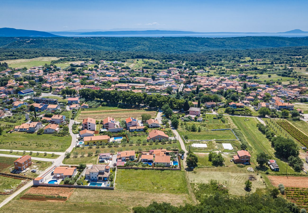 Villa in Marcana - Villa Sole Istria near Pula for 7 people with jacuzzi and children playground