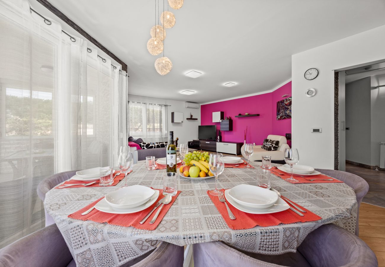 Villa in Marcana - Villa Sole Istria near Pula for 7 people with jacuzzi and children playground