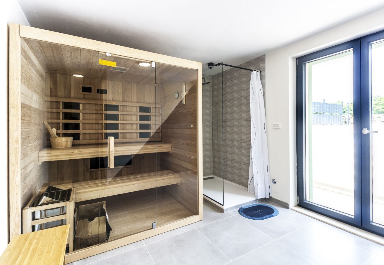 Villa in Modrušani - Villa Doda in Central Istria for 6 people with heated pool and sauna