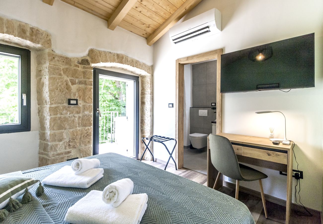 Villa in Modrušani - Villa Doda in Central Istria for 6 people with heated pool and sauna