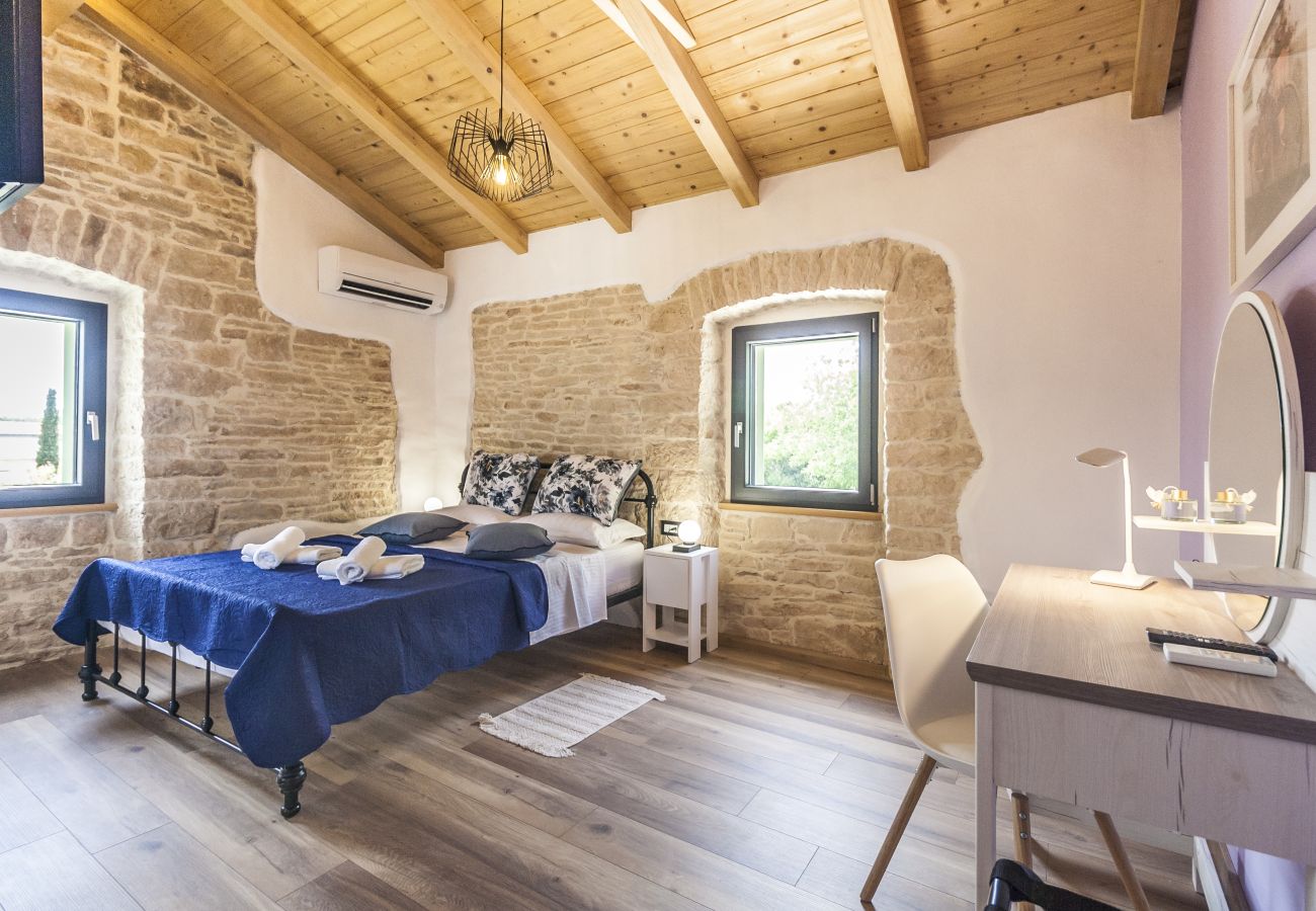Villa in Modrušani - Villa Doda in Central Istria for 6 people with heated pool and sauna