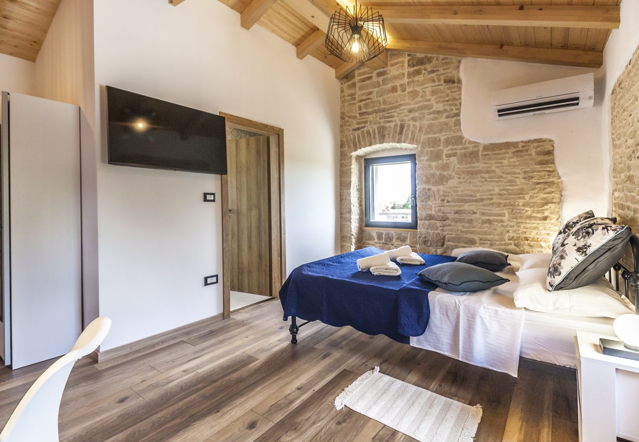 Villa in Modrušani - Villa Doda in Central Istria for 6 people with heated pool and sauna