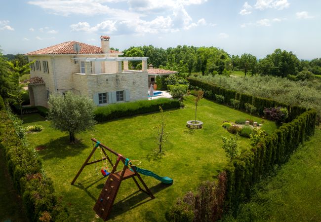 Villa in Višnjan - Villa Moonlight 1 near Poreč for 9 person - pet friendly with large garden, playground & 50 m2 pool Villa in Višnjan - Villa Moonlight 1 near Poreč for 9 person - pet friendly with large garden, playground & 50 m2 pool