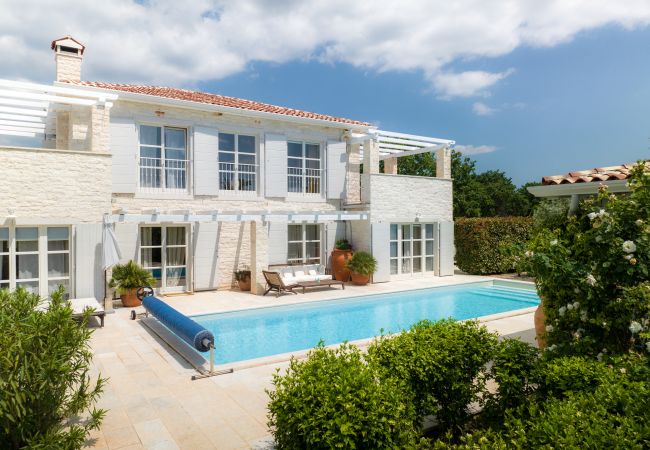 Villa in Višnjan - Villa Moonlight 1 near Poreč for 9 person - pet friendly with large garden, playground & 50 m2 pool Villa in Višnjan - Villa Moonlight 1 near Poreč for 9 person - pet friendly with large garden, playground & 50 m2 pool