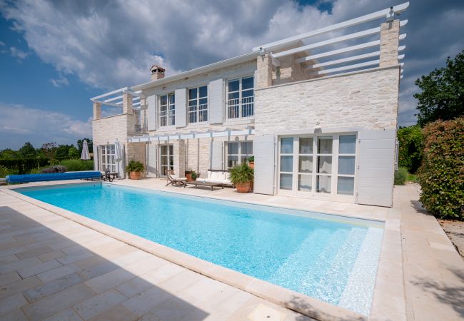 Villa in Višnjan - Villa Moonlight 1 near Poreč for 9 person - pet friendly with large garden, playground & 50 m2 pool Villa in Višnjan - Villa Moonlight 1 near Poreč for 9 person - pet friendly with large garden, playground & 50 m2 pool