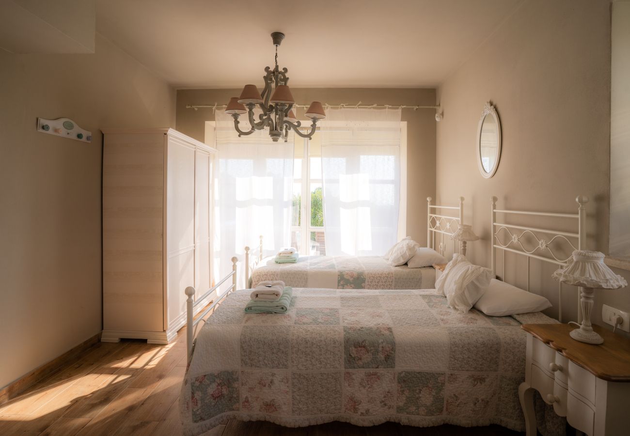 Villa in Višnjan - Villa Moonlight 1 near Poreč for 9 person - pet friendly with large garden, playground & 50 m2 pool