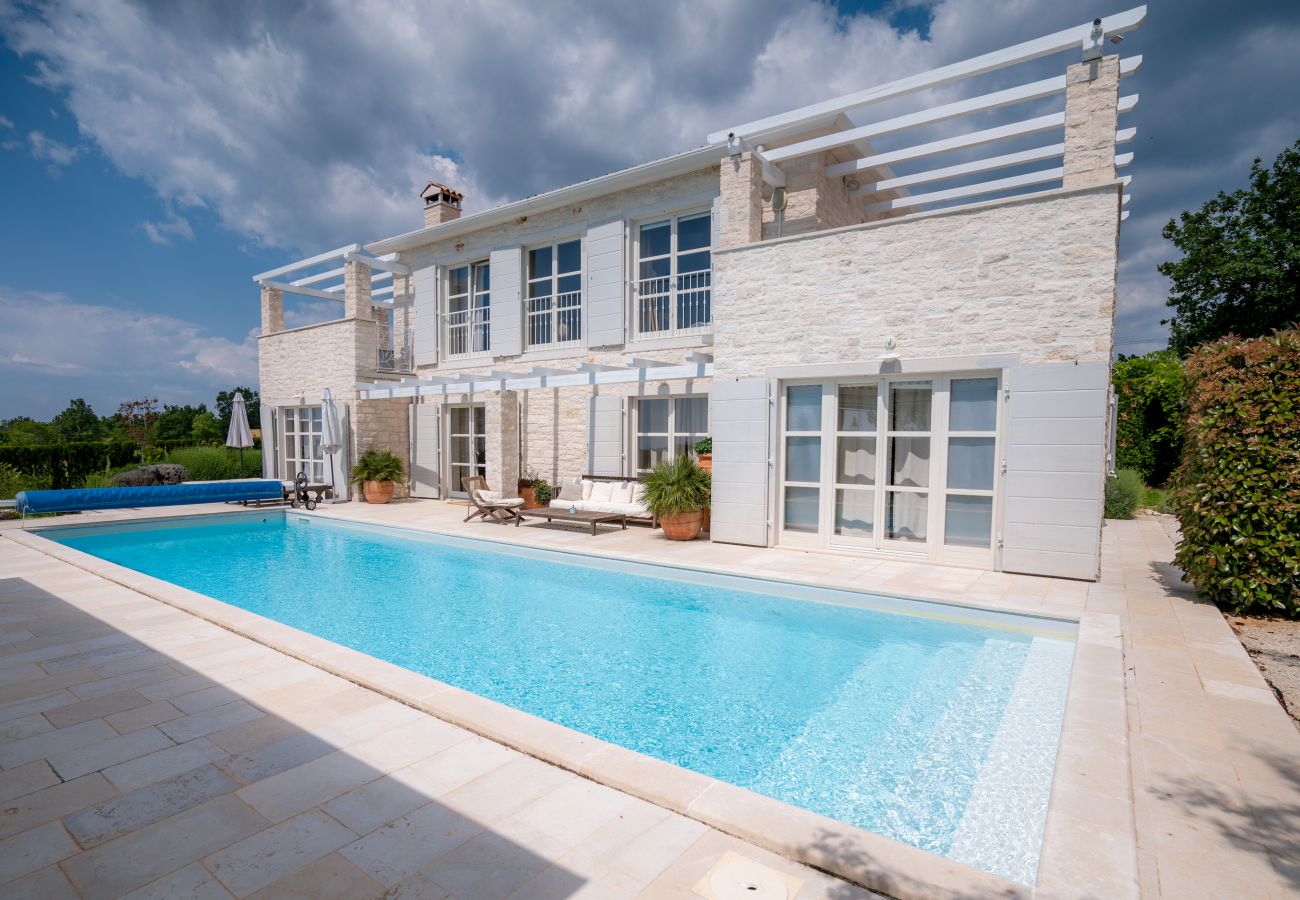 Villa in Višnjan - Villa Moonlight 1 near Poreč for 9 person - pet friendly with large garden, playground & 50 m2 pool