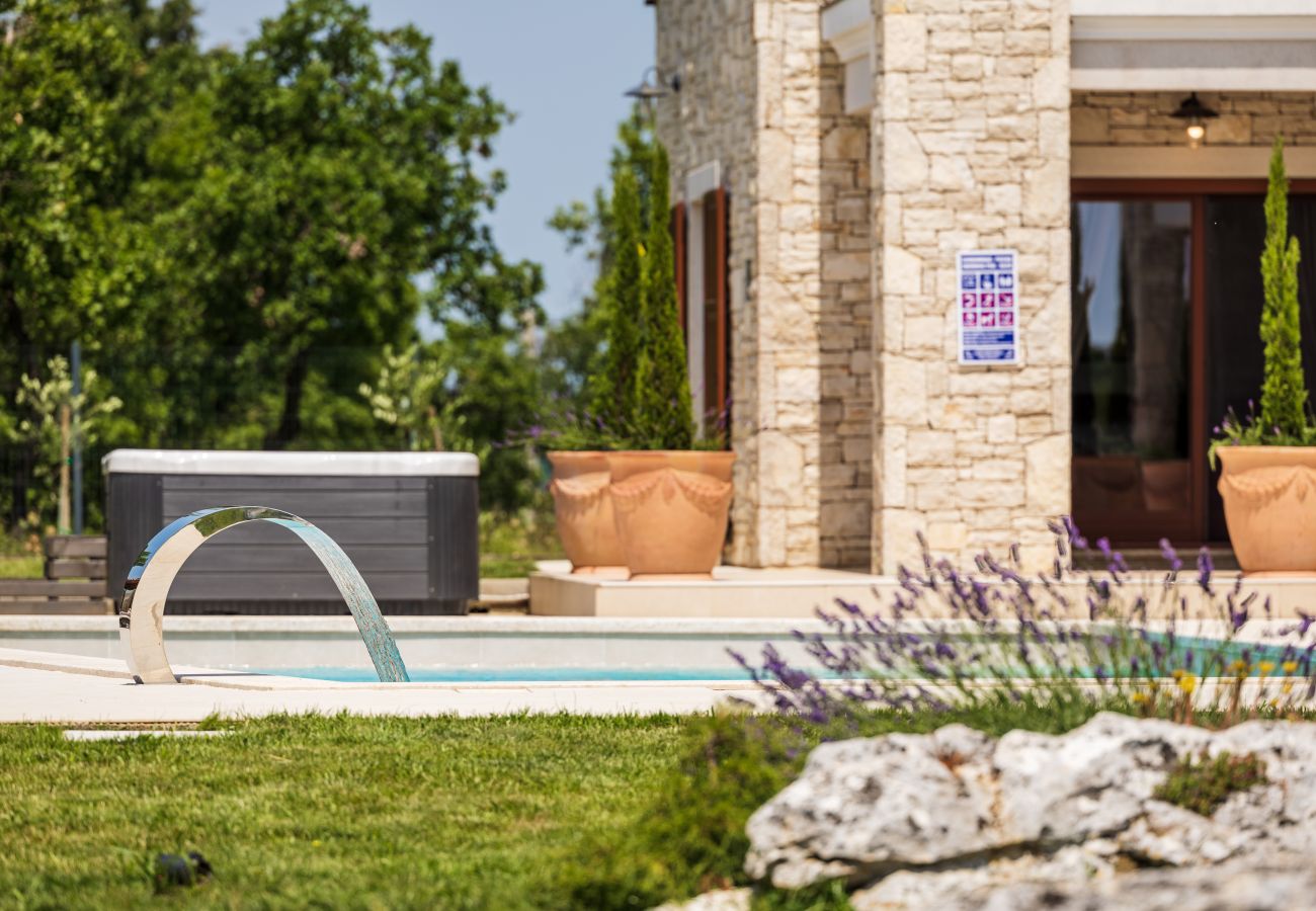 Villa in Hrboki - Villa Antea for 10 people near Barban with heated pool 75 m2 - welness & large garden