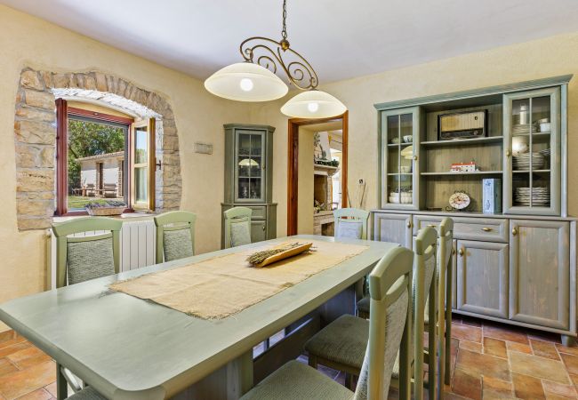 Villa in Sveti Kirin - House Edera in Central Istria for 6 people with large garden and salt - water private pool Villa in Sveti Kirin - House Edera in Central Istria for 6 people with large garden and salt - water private pool