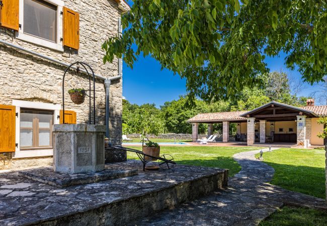 Villa in Sveti Kirin - House Edera in Central Istria for 6 people with large garden and salt - water private pool Villa in Sveti Kirin - House Edera in Central Istria for 6 people with large garden and salt - water private pool