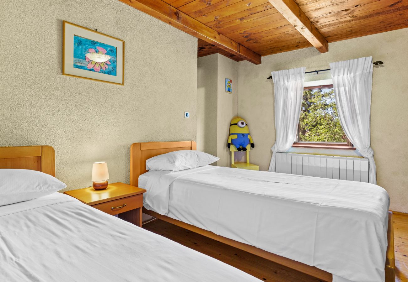 Villa in Sveti Kirin - House Edera in Central Istria for 6 people with large garden and salt - water private pool