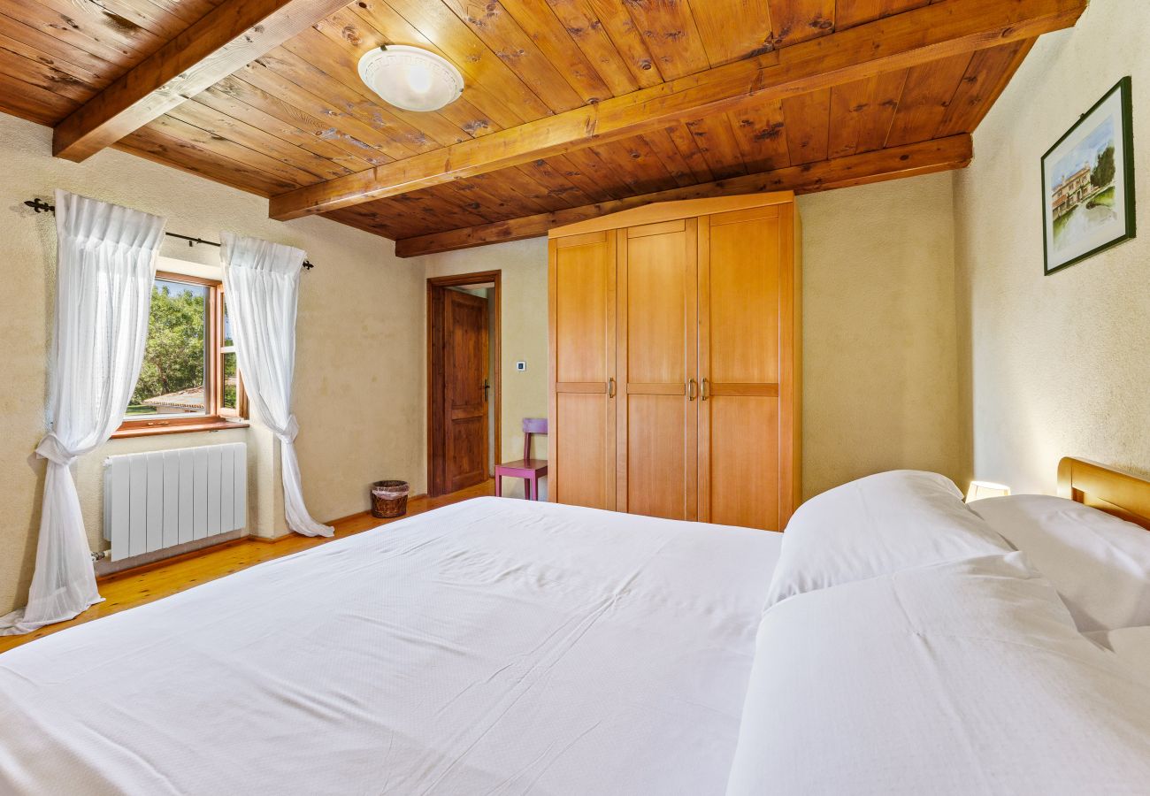 Villa in Sveti Kirin - House Edera in Central Istria for 6 people with large garden and salt - water private pool