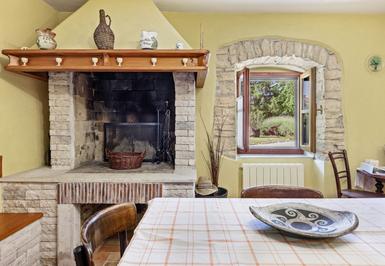 Villa in Sveti Kirin - House Edera in Central Istria for 6 people with large garden and salt - water private pool