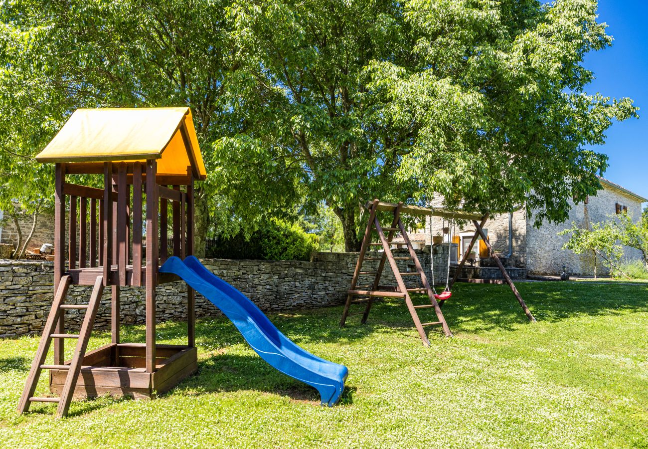 Villa in Sveti Kirin - House Edera in Central Istria for 6 people with large garden and salt - water private pool