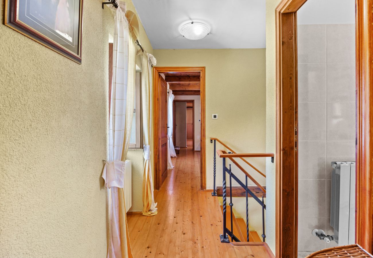 Villa in Sveti Kirin - House Edera in Central Istria for 6 people with large garden and salt - water private pool
