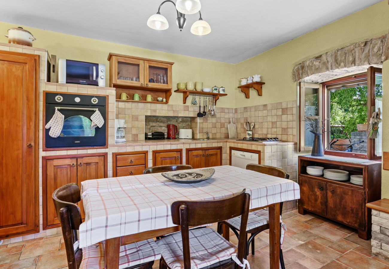 Villa in Sveti Kirin - House Edera in Central Istria for 6 people with large garden and salt - water private pool