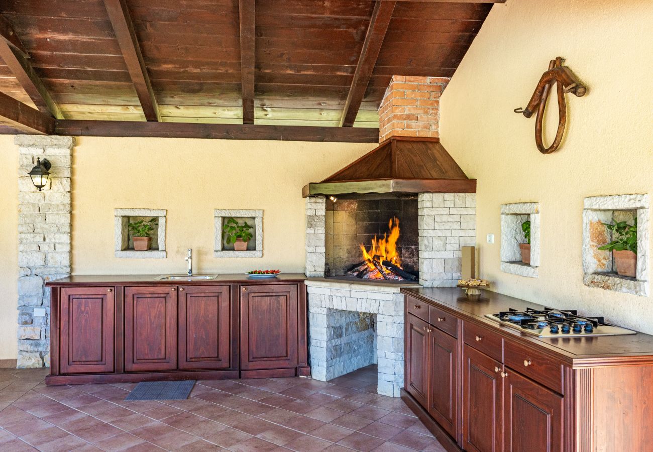 Villa in Sveti Kirin - House Edera in Central Istria for 6 people with large garden and salt - water private pool