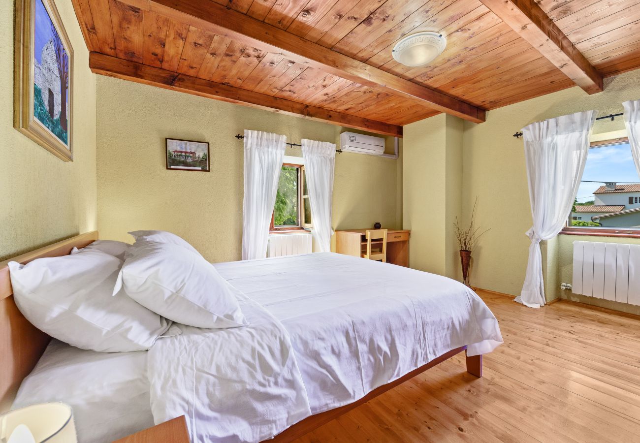 Villa in Sveti Kirin - House Edera in Central Istria for 6 people with large garden and salt - water private pool