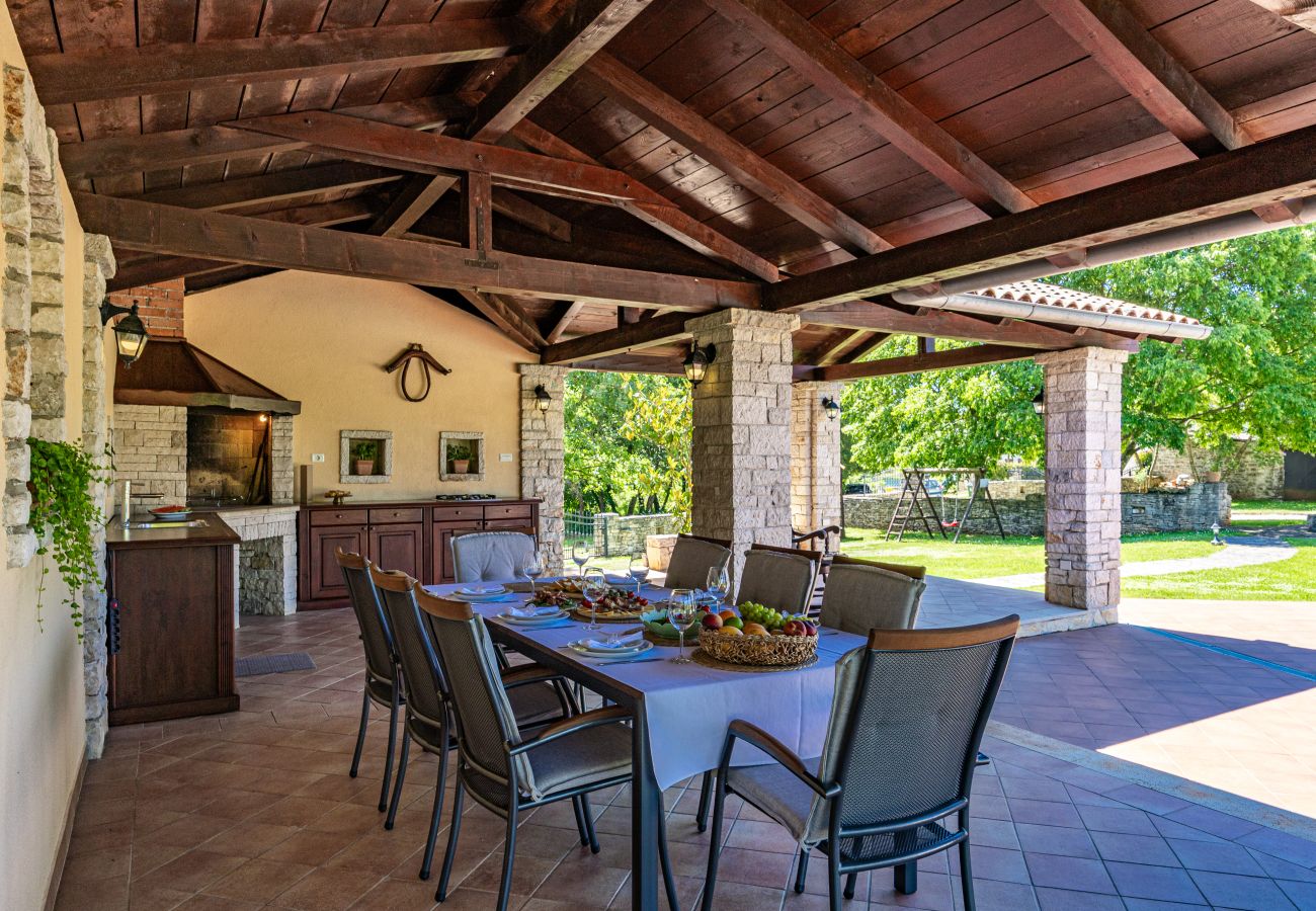 Villa in Sveti Kirin - House Edera in Central Istria for 6 people with large garden and salt - water private pool