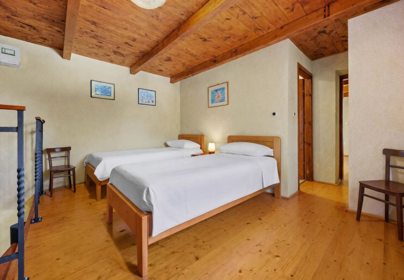 Villa in Sveti Kirin - House Edera in Central Istria for 6 people with large garden and salt - water private pool