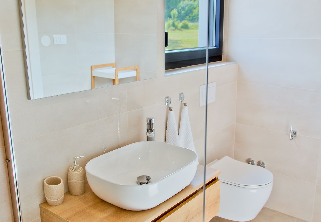 Villa in Želiski - Villa Bateli for 8 people in Central Istria with children playground, jacuzzi and salt-water private pool
