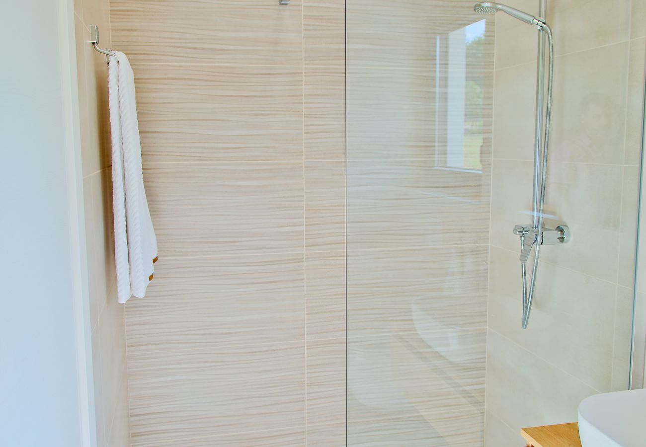 Villa in Želiski - Villa Bateli for 8 people in Central Istria with children playground, jacuzzi and salt-water private pool