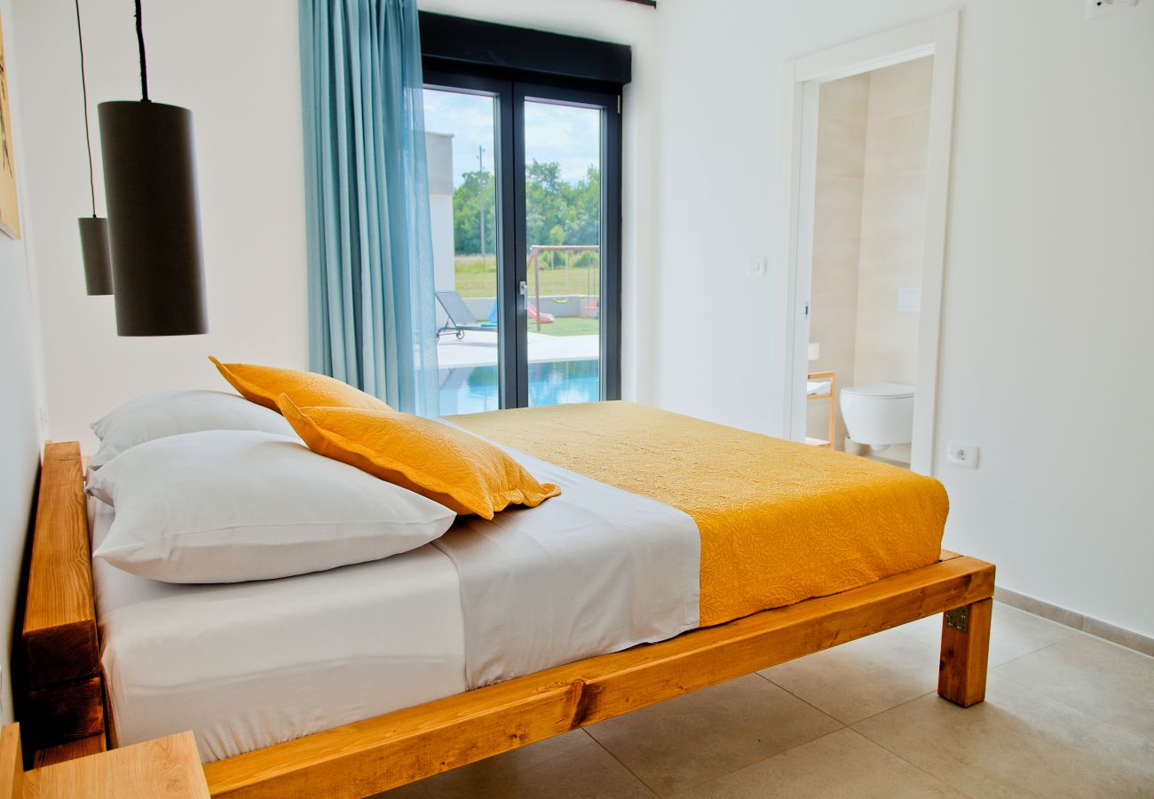 Villa in Želiski - Villa Bateli for 8 people in Central Istria with children playground, jacuzzi and salt-water private pool