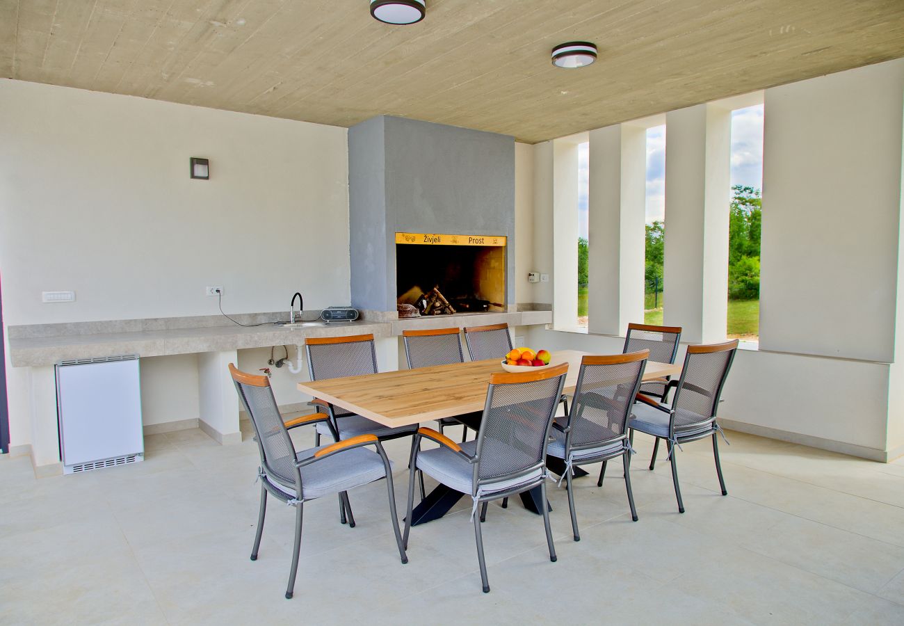 Villa in Želiski - Villa Bateli for 8 people in Central Istria with children playground, jacuzzi and salt-water private pool