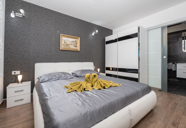 Villa in Sveta Nedelja - Villa St. Nikola for 8 + 2 near Labin - Rabac with jacuzzi & pet friendly Villa in Sveta Nedelja - Villa St. Nikola for 8 + 2 near Labin - Rabac with jacuzzi & pet friendly