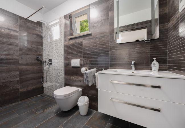 Villa in Sveta Nedelja - Villa St. Nikola for 8 + 2 near Labin - Rabac with jacuzzi & pet friendly Villa in Sveta Nedelja - Villa St. Nikola for 8 + 2 near Labin - Rabac with jacuzzi & pet friendly