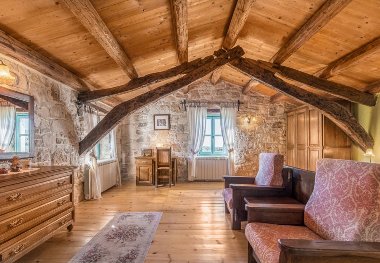 Villa in Vižinada - Villa Giselle in Central Istria for 8 people with large garden & private pool - pet friendly