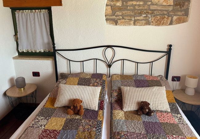 Villa in Kanfanar - Villa Ana Rita for 6 people - beautiful rustical villa with heated pool & jacuzzi in Central Istria Villa in Kanfanar - Villa Ana Rita for 6 people - beautiful rustical villa with heated pool & jacuzzi in Central Istria