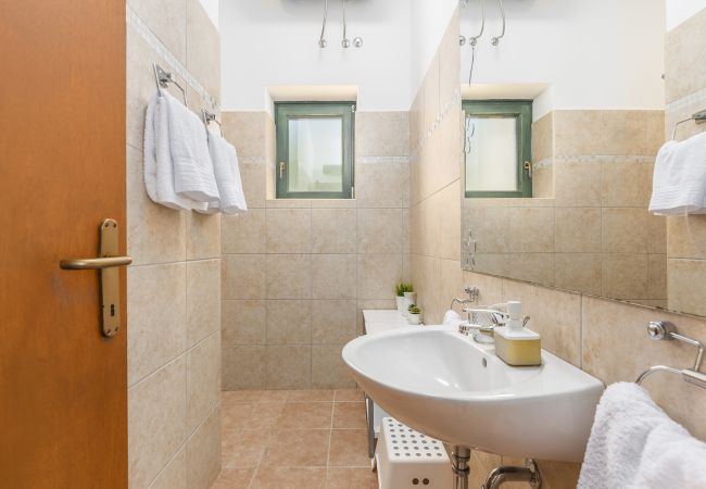 Villa in Kanfanar - Villa Ana Rita for 6 people - beautiful rustical villa with heated pool & jacuzzi in Central Istria Villa in Kanfanar - Villa Ana Rita for 6 people - beautiful rustical villa with heated pool & jacuzzi in Central Istria