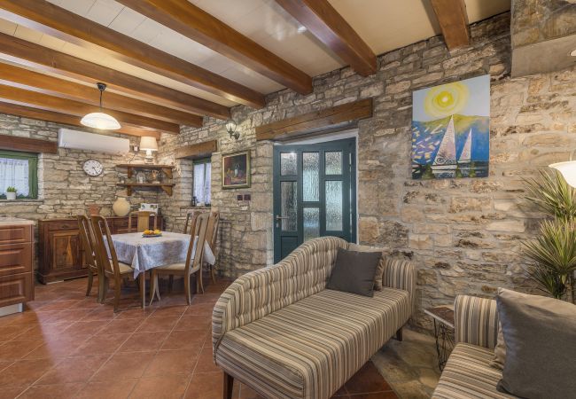 Villa in Kanfanar - Villa Ana Rita for 6 people - beautiful rustical villa with heated pool & jacuzzi in Central Istria Villa in Kanfanar - Villa Ana Rita for 6 people - beautiful rustical villa with heated pool & jacuzzi in Central Istria