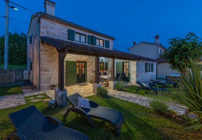 Villa in Kanfanar - Villa Ana Rita for 6 people - beautiful rustical villa with heated pool & jacuzzi in Central Istria Villa in Kanfanar - Villa Ana Rita for 6 people - beautiful rustical villa with heated pool & jacuzzi in Central Istria