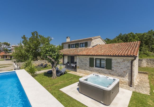 Villa in Kanfanar - Villa Ana Rita for 6 people - beautiful rustical villa with heated pool & jacuzzi in Central Istria Villa in Kanfanar - Villa Ana Rita for 6 people - beautiful rustical villa with heated pool & jacuzzi in Central Istria