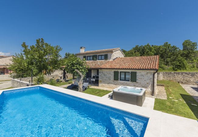 Villa in Kanfanar - Villa Ana Rita for 6 people - beautiful rustical villa with heated pool & jacuzzi in Central Istria Villa in Kanfanar - Villa Ana Rita for 6 people - beautiful rustical villa with heated pool & jacuzzi in Central Istria