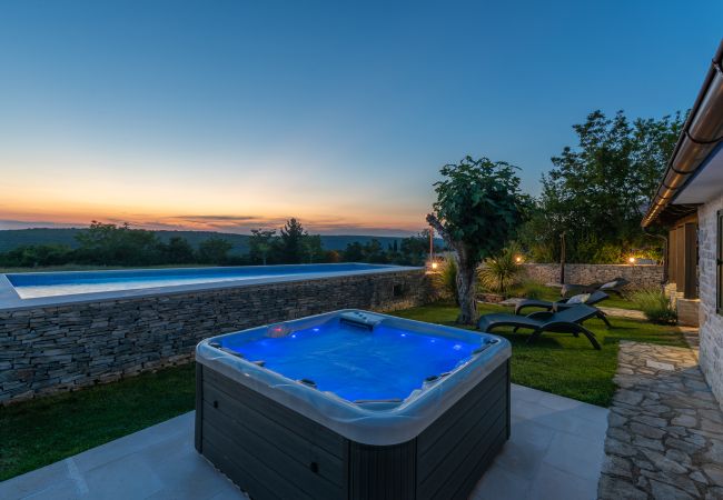 Villa in Kanfanar - Villa Ana Rita for 6 people - beautiful rustical villa with heated pool & jacuzzi in Central Istria Villa in Kanfanar - Villa Ana Rita for 6 people - beautiful rustical villa with heated pool & jacuzzi in Central Istria