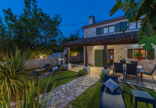 Villa in Kanfanar - Villa Ana Rita for 6 people - beautiful rustical villa with heated pool & jacuzzi in Central Istria Villa in Kanfanar - Villa Ana Rita for 6 people - beautiful rustical villa with heated pool & jacuzzi in Central Istria