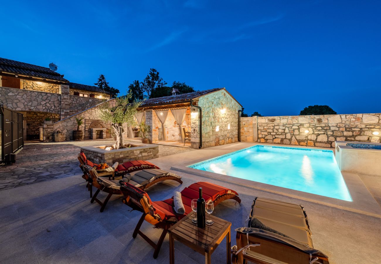 Villa in Marcana - Villa Casa di Roccia for 8 people in Central Istria - pet friendly with heated pool & jacuzzi