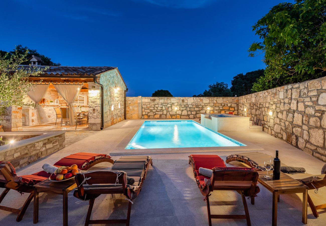 Villa in Marcana - Villa Casa di Roccia for 8 people in Central Istria - pet friendly with heated pool & jacuzzi