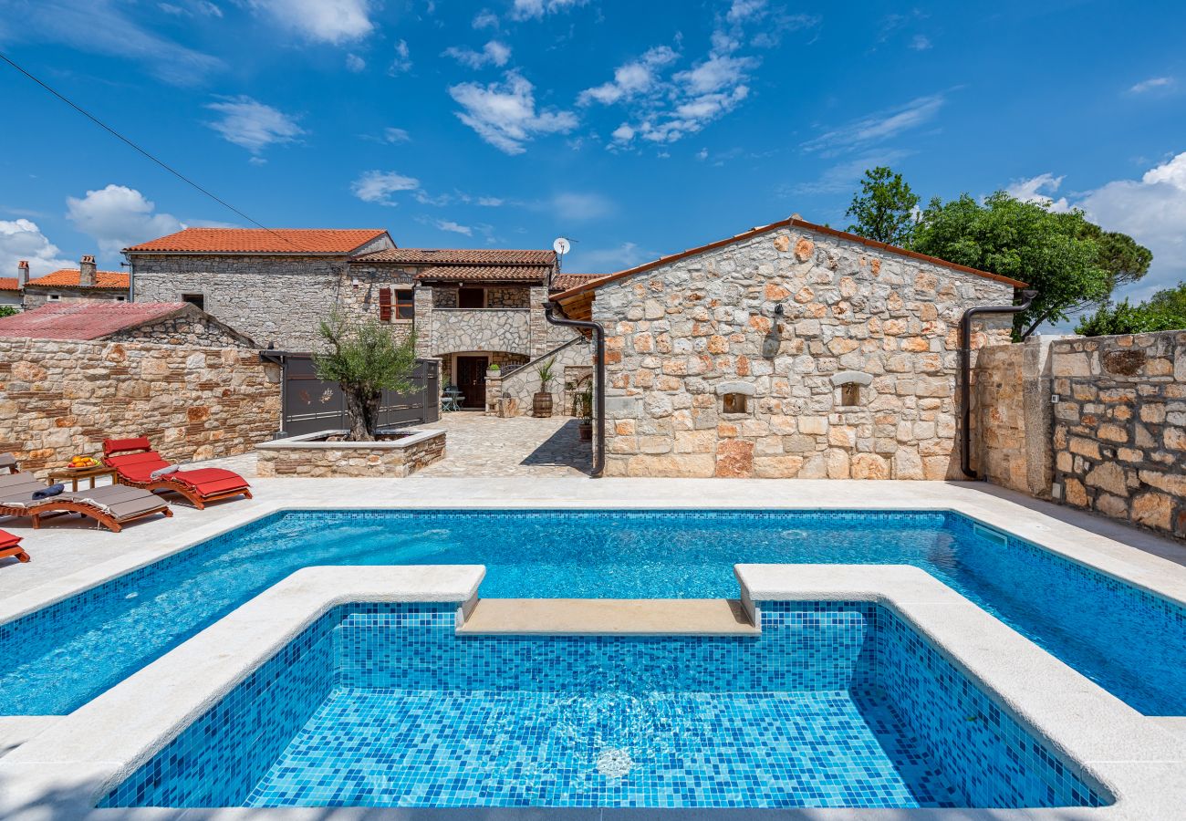 Villa in Marcana - Villa Casa di Roccia for 8 people in Central Istria - pet friendly with heated pool & jacuzzi