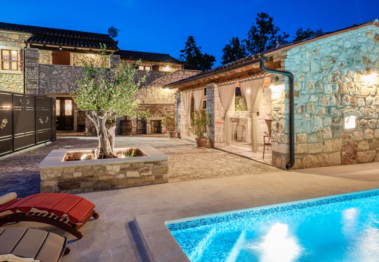 Villa in Marcana - Villa Casa di Roccia for 8 people in Central Istria - pet friendly with heated pool & jacuzzi