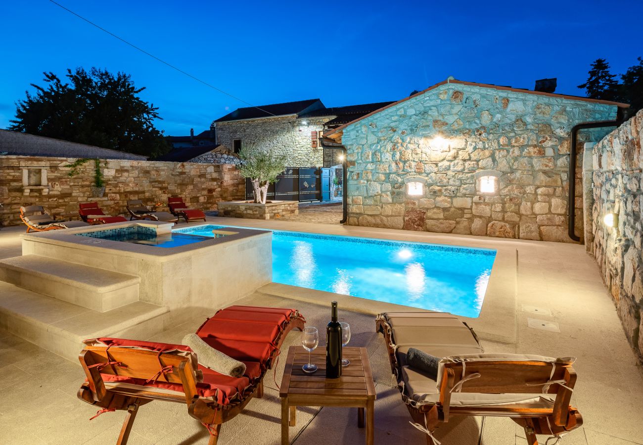 Villa in Marcana - Villa Casa di Roccia for 8 people in Central Istria - pet friendly with heated pool & jacuzzi