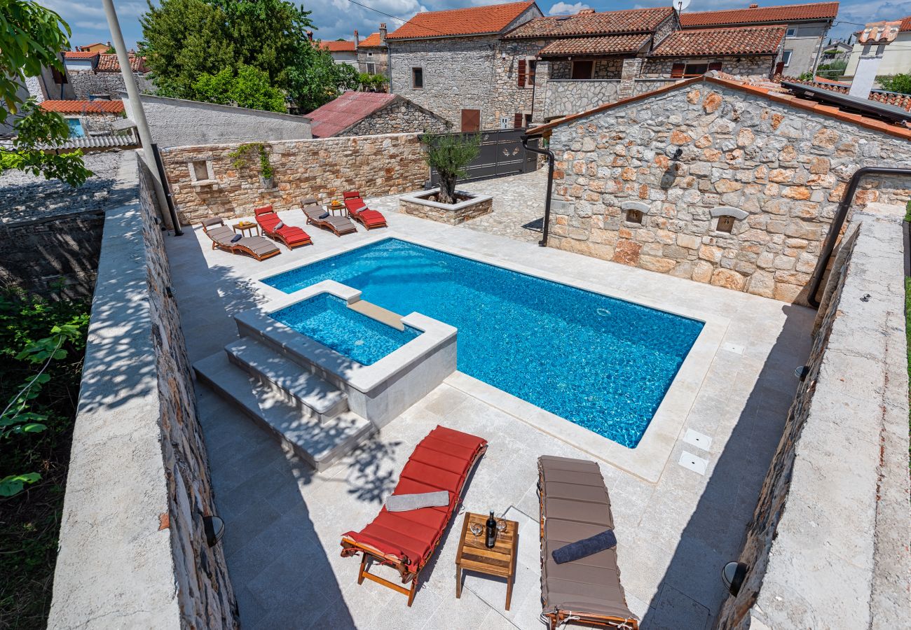 Villa in Marcana - Villa Casa di Roccia for 8 people in Central Istria - pet friendly with heated pool & jacuzzi